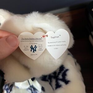 Yankees Stadium exclusive Ty New York Yankees Beanie Buddies bear